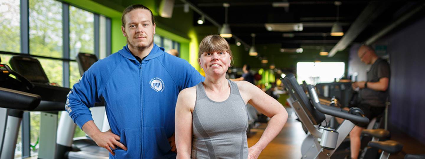 A woman with arthritis at the gym with a fitness professional