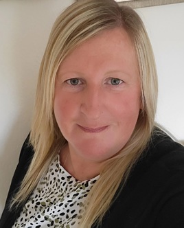 Smiling photo of Helpline Advisor Nicki who has blonde hair and wears polka dot top